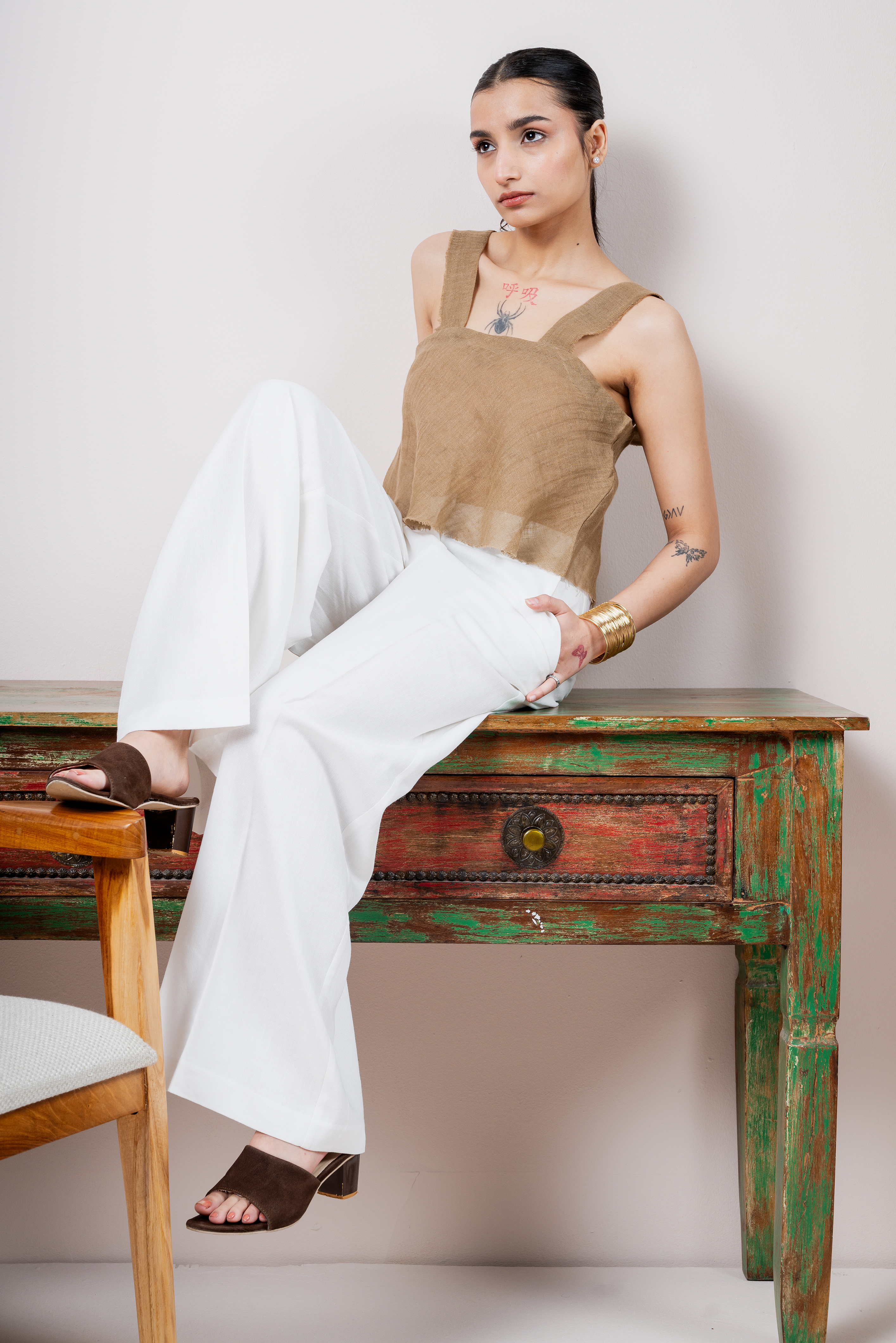 SAHARA EDGE Linen Crop Top
