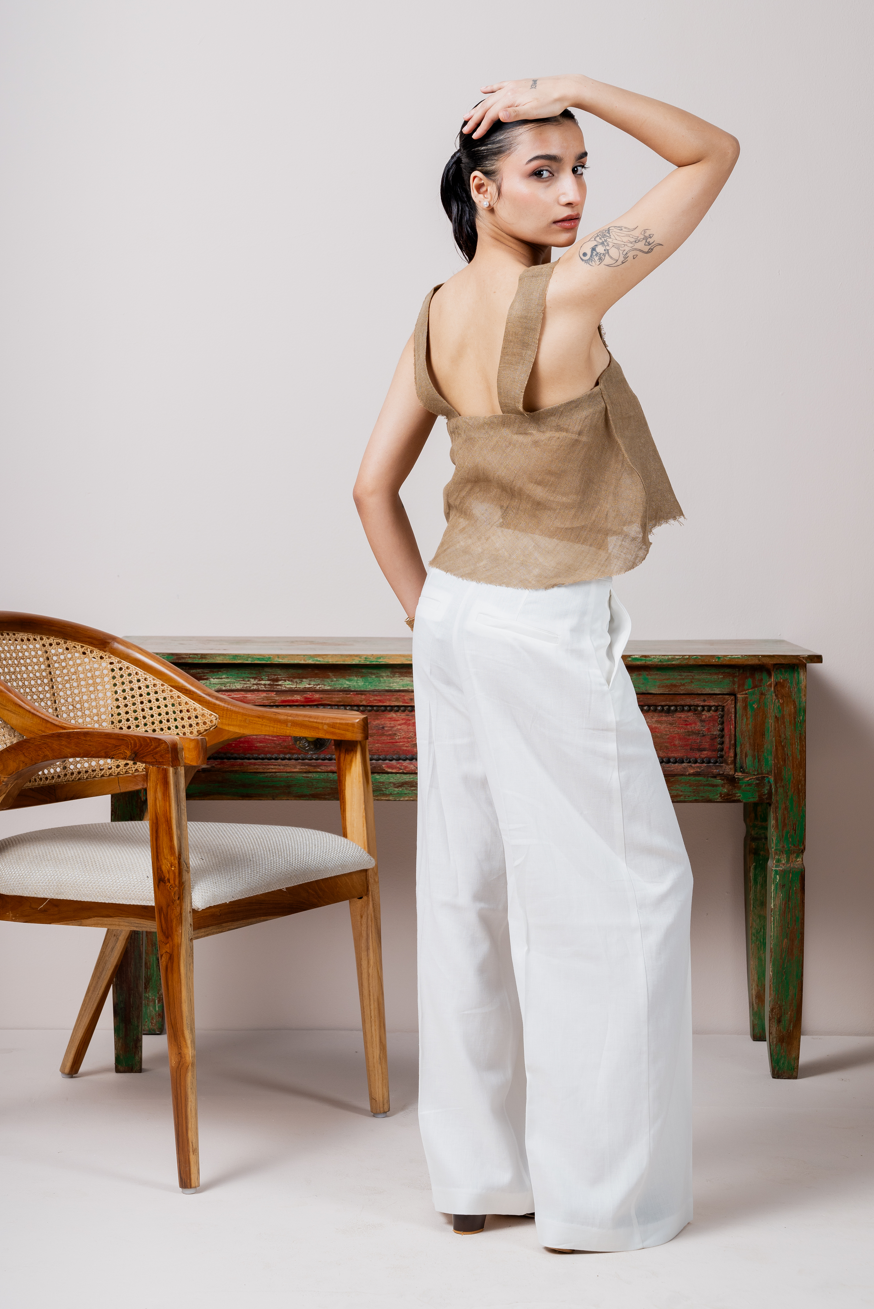 SAHARA EDGE Linen Crop Top